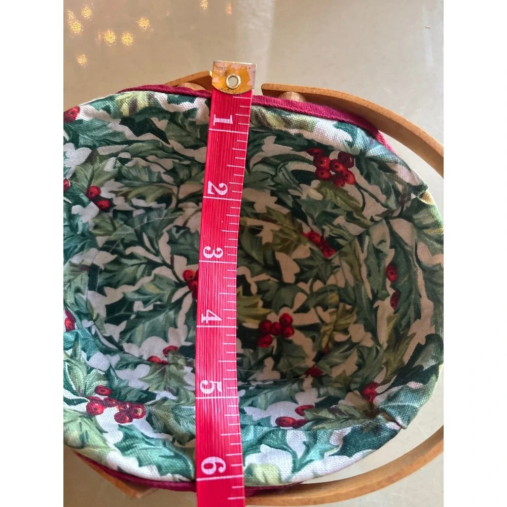Longaberger 2004 Tree Trimming Gumdrop Basket Holly Liner & Protector 40962